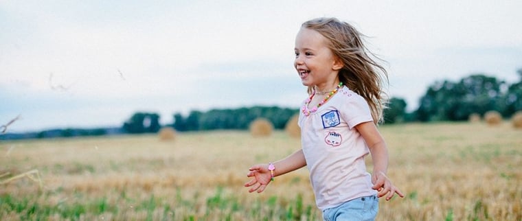 enfant de 2 ans ne parle pas et crie